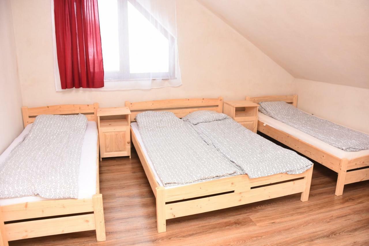 Hotel Katalin Kulcsoshaz à Băile Chirui Extérieur photo