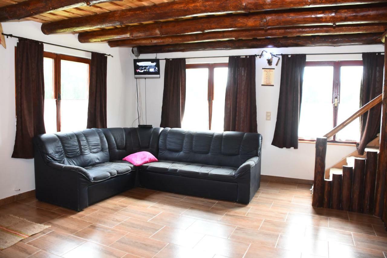 Hotel Katalin Kulcsoshaz à Băile Chirui Extérieur photo